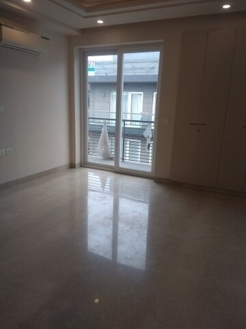 Room in 4 BHK Builder Floor at New Friends Colony – for Rent