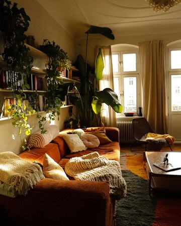 Living Room in 2.5 BHK Builder Floor at Krishna Nagar – for Rent