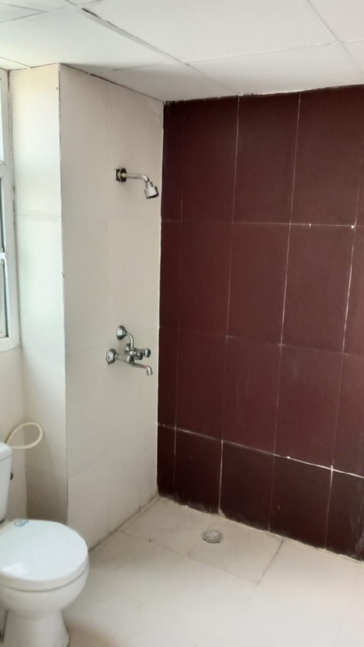 Bathroom, saviour-greenisle 3.5 Bedroom 1800 Sq.Ft. Apartment In Sain Vihar Ghaziabad 8046852