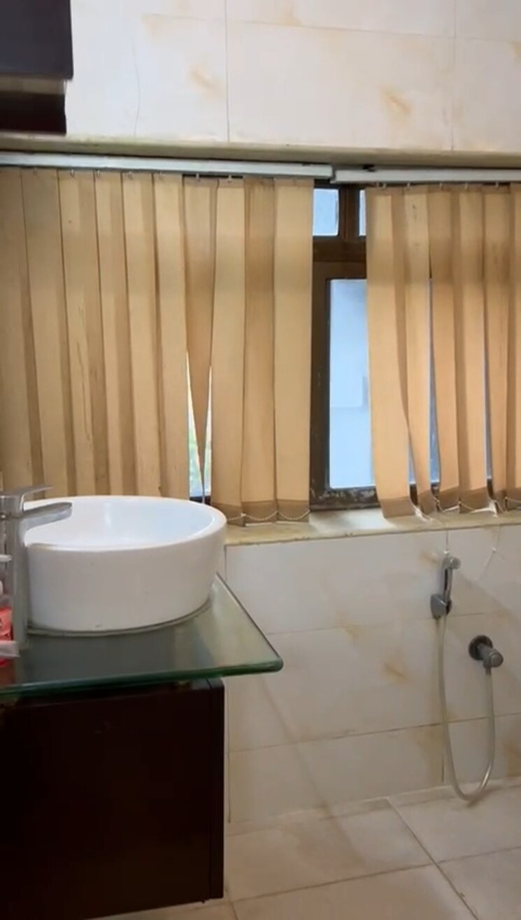 Bathroom, oyster-shell 2 Bedroom 1100 Sq.Ft. Apartment In Juhu Mumbai 8046949