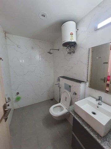 Bathroom in 3 BHK Builder Floor at DLF City Phase V, Dlf Phase V – for Rent