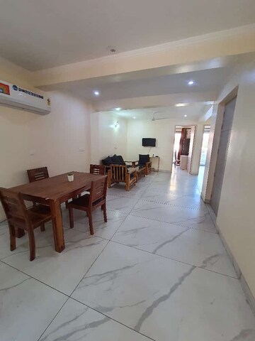 Building Lobby in 3 BHK Builder Floor at DLF City Phase V, Dlf Phase V – for Rent