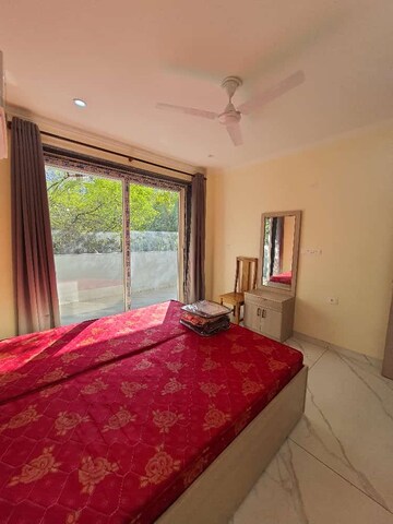 Bedroom in 3 BHK Builder Floor at DLF City Phase V, Dlf Phase V – for Rent