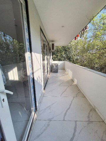 Balcony in 3 BHK Builder Floor at DLF City Phase V, Dlf Phase V – for Rent