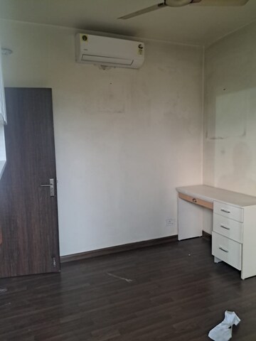 Room in 3 BHK Builder Floor at BPTP Parkland Pride, Sector 77 – for Rent