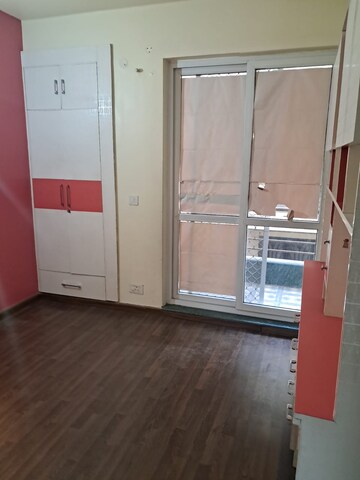 Furnished Amenities in 3 BHK Builder Floor at BPTP Parkland Pride, Sector 77 – for Rent