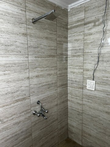 Bathroom in 2 BHK Builder Floor at Ardee City, Sector 52 – for Rent