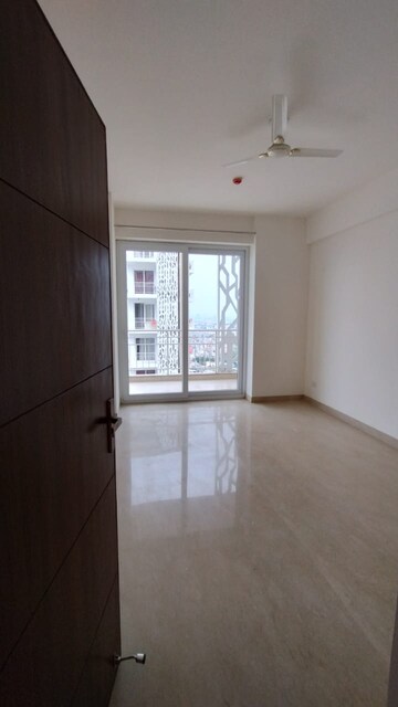 Room in 3 BHK Apartment at Signature Global De Luxe DXP, Sector 37d – for Sale