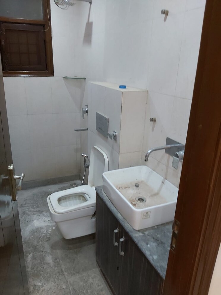 Bathroom, nangal dewat 2 Bedroom 100 Sq.Yd. Apartment In Nangal Dewat Delhi 8046962