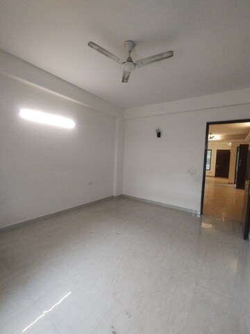 Balcony in 3 BHK Builder Floor at Ansal Sushant Lok I, Sector 43 – for Rent