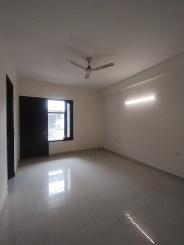Room in 3 BHK Builder Floor at Ansal Sushant Lok I, Sector 43 – for Rent