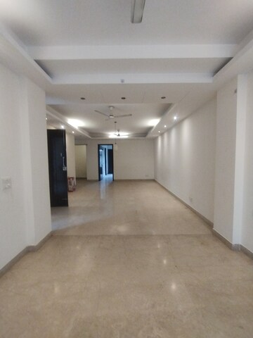 Building Lobby in 3 BHK Builder Floor at Ansal Sushant Lok I, Sector 43 – for Rent