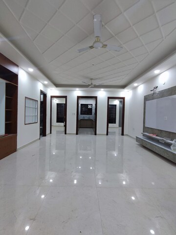 Building Lobby in 3 BHK Builder Floor at Sainik Colony – for Sale