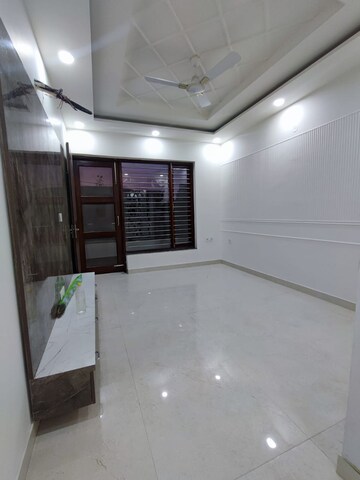 Room in 3 BHK Builder Floor at Sainik Colony – for Sale