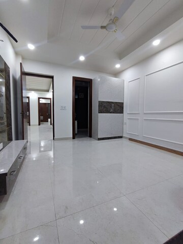 Building Lobby in 3 BHK Builder Floor at Sainik Colony – for Sale