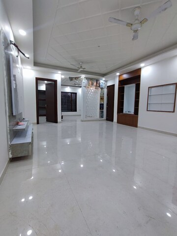 Room in 3 BHK Builder Floor at Sainik Colony – for Sale