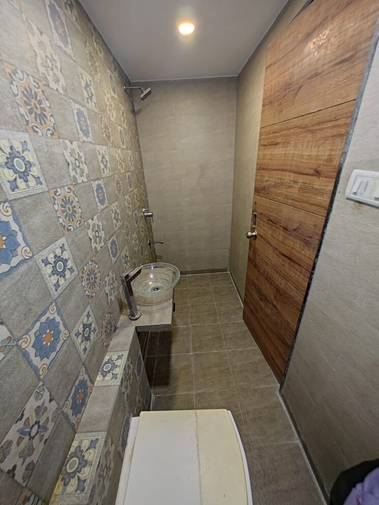 Bathroom, lovelita-chs 2 Bedroom 750 Sq.Ft. Apartment In Juhu Mumbai 8047013