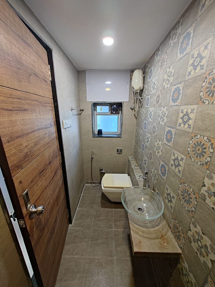 Bathroom, lovelita-chs 2 Bedroom 750 Sq.Ft. Apartment In Juhu Mumbai 8047013