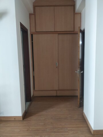 Room in 4 BHK Apartment at Parsvnath Exotica, Sector 53 – for Sale