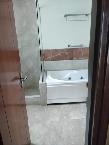 Bathroom in 4 BHK Apartment at Parsvnath Exotica, Sector 53 – for Sale