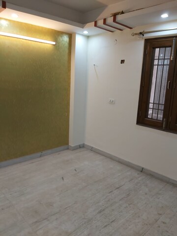 Room in 1 BHK Apartment at Goregaon West – for Rent
