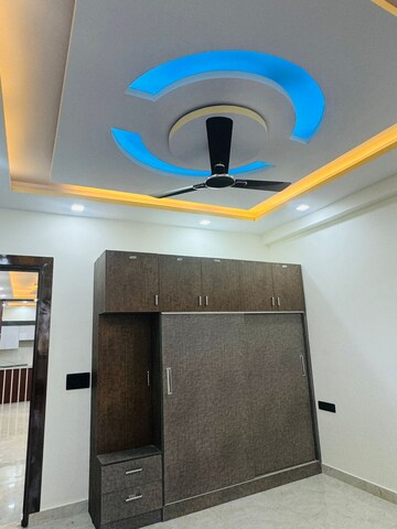 Furnished Amenities in 3 BHK Builder Floor at Gyan Khand – for Sale