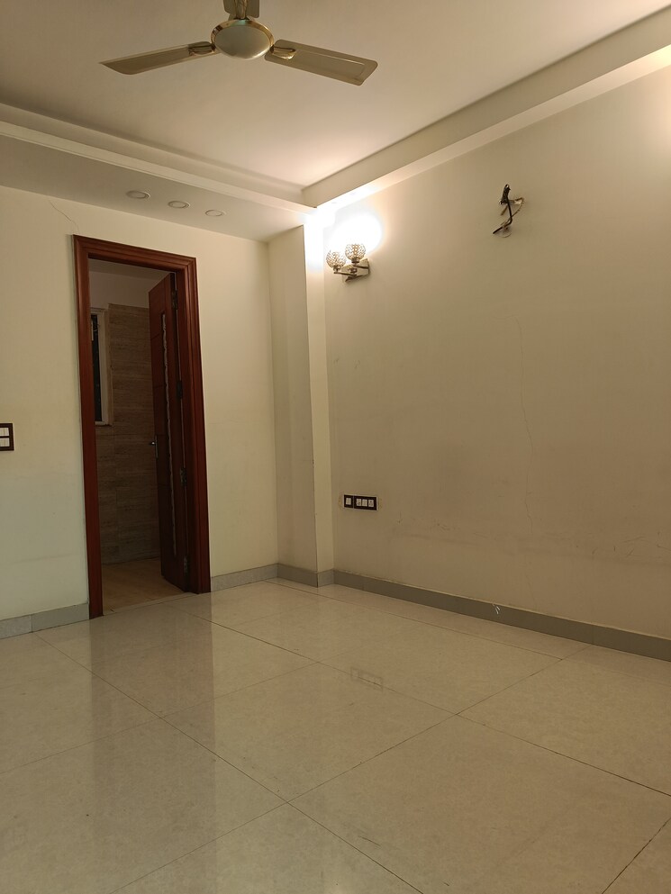 Room, unitech-south-city-ii 3 Bedroom 1800 Sq.Ft. Builder Floor In Sector 50 Gurgaon 8047075