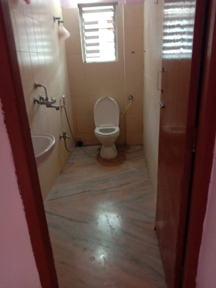 Bathroom, rbm-towers 2 Bedroom 900 Sq.Ft. Apartment In Keshtopur Kolkata 8047083