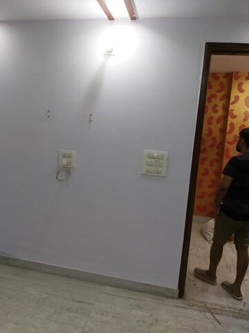 Furnished Amenities in 1 BHK Apartment at Omkar Signet, Malad East – for Rent