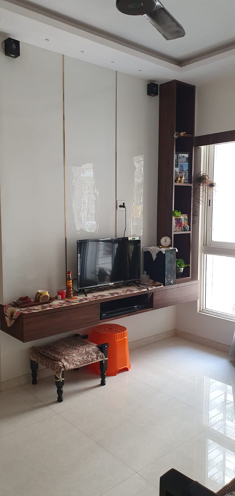 1.5 BHK + Extra Room Apartment For Sale in Lodha Amara