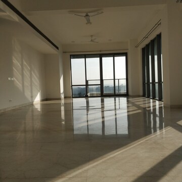 Room in 4 BHK Apartment at Paras Quartier, Gwal Pahari – for Sale