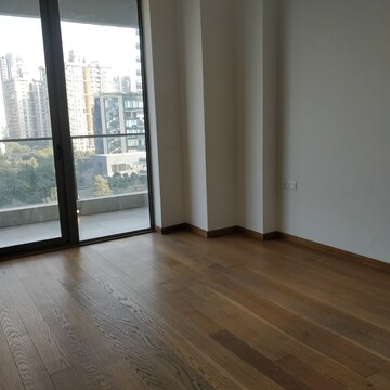 Room in 4 BHK Apartment at Paras Quartier, Gwal Pahari – for Sale