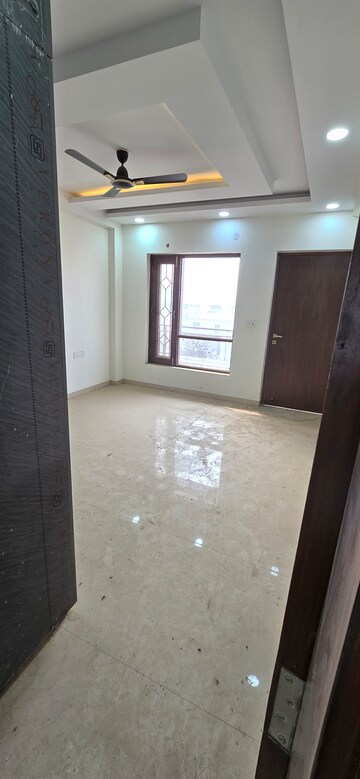 Room in 3 BHK Builder Floor at BPTP Parkland Pride, Sector 77 – for Rent
