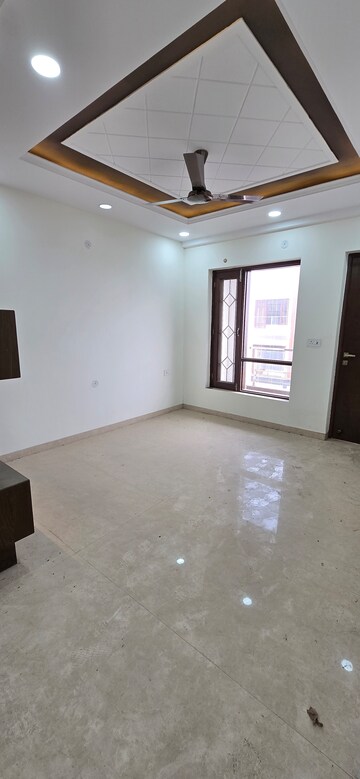 Kitchen in 3 BHK Builder Floor at BPTP Parkland Pride, Sector 77 – for Rent