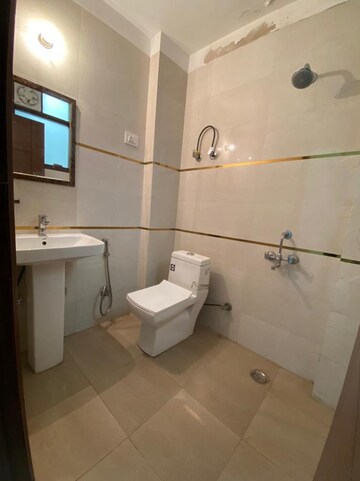 Bathroom in 2 BHK Builder Floor at Palm Residency Chhatarpur, Chattarpur – for Rent