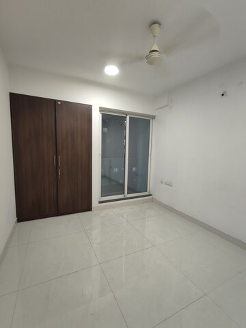 2 BHK Apartment For Rent in Sheth Avalon, Laxmi Nagar