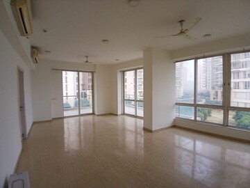 Room in 3 BHK Apartment at Pioneer Park Presidia, Sector 62 – for Rent