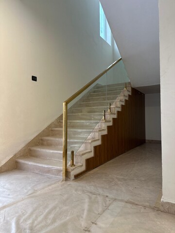 Room in 5 BHK Villa at Anakaputhur – for Sale