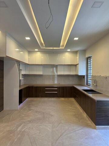 Kitchen in 5 BHK Villa at Anakaputhur – for Sale