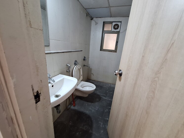 Bathroom, lodha-casa-rio-gold 1.5 Bedroom 625 Sq.Ft. Apartment In Dombivli East Thane 8047304