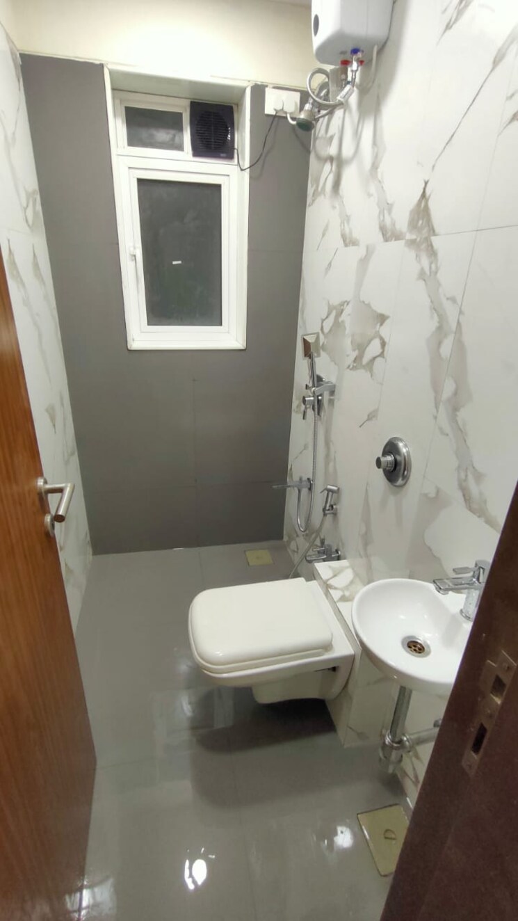 Bathroom, anand-bhuvan-mahim 2 Bedroom 800 Sq.Ft. Apartment In Mahim Mumbai 8047316