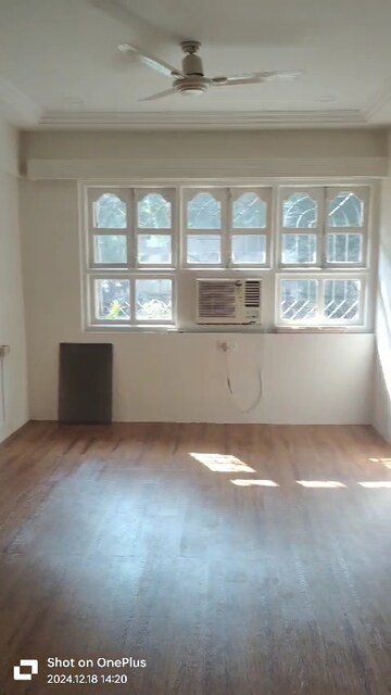 Room in 2 BHK Apartment at Nahars Everest, Versova – for Rent