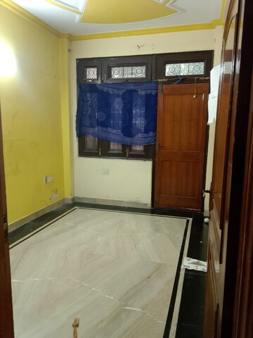 Room in 2 BHK Builder Floor at Pitampura – for Rent