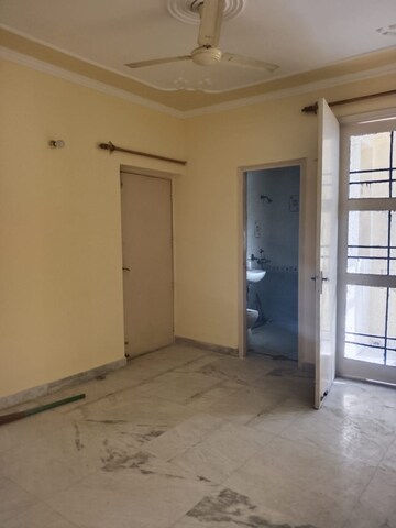 Room in 3 BHK Apartment at Gokul Apartments Faridabad, Sector 45 – for Sale