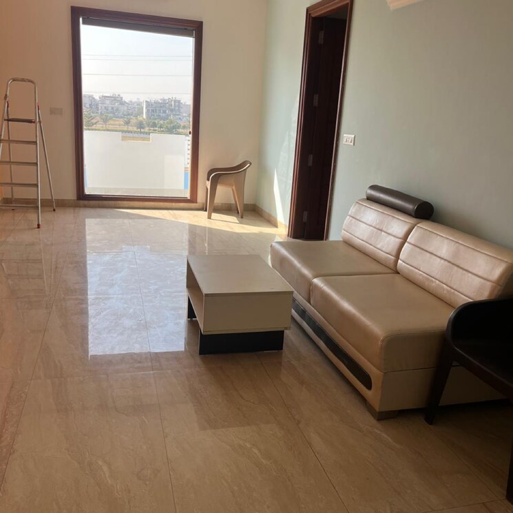Living Room, international airport road 3.5 Bedroom 1420 Sq.Ft. Apartment In International Airport Road Zirakpur 8047384
