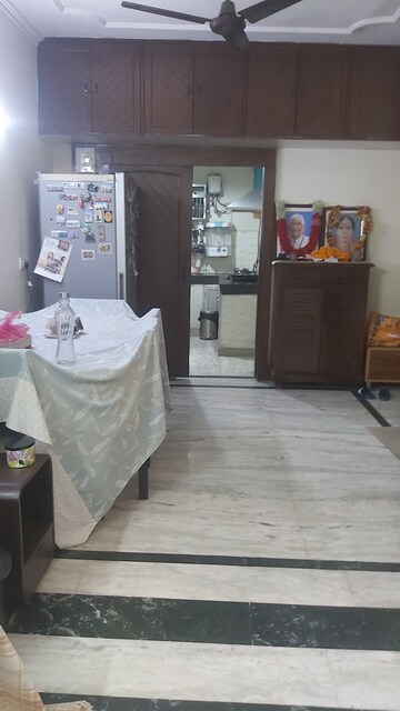 Living Room in 2.5 BHK Apartment at Mayur Vihar Phase 1 Extension – for Rent