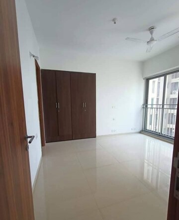 2 BHK Apartment For Rent in Kalpataru The Sunrise, Kolshet Road