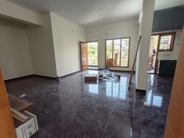 Room in 2 BHK Builder Floor at Hsr Layout – for Rent