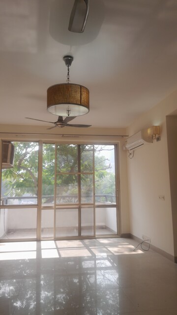 Room in 3 BHK Builder Floor at Unitech Nirvana Country Cedar Crest, Sector 50 – for Rent