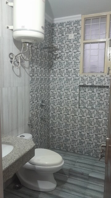 Bathroom in 3 BHK Builder Floor at Unitech South City II, Sector 50 – for Rent